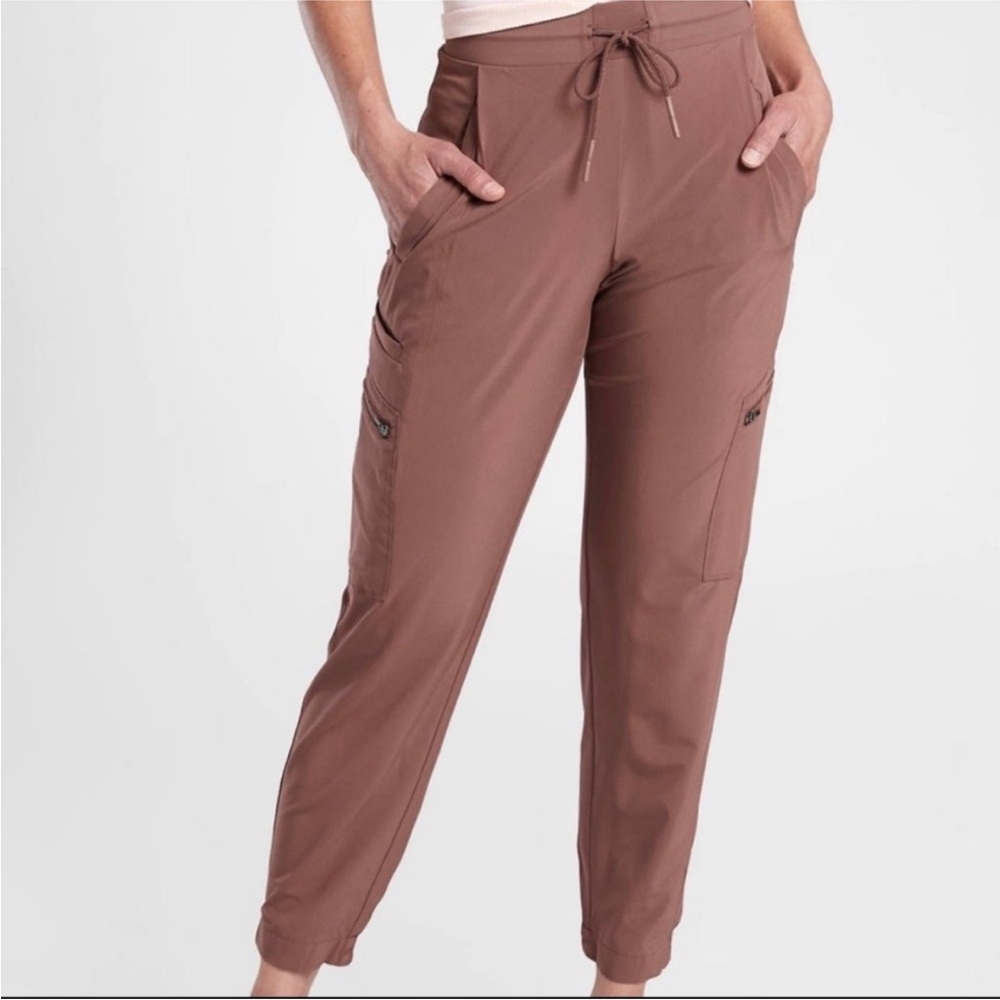 Athleta Venture Pant Jogger in Hearth Rose Size 10 Athleisure Travel